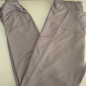 Layer 8 Ruched Crop Leggings